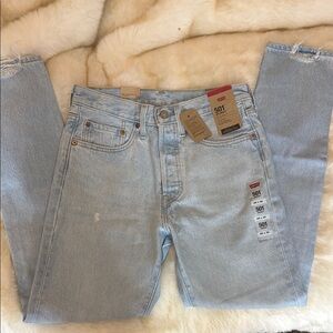 Levi's women’s 501 Skinny- Light wash NWT